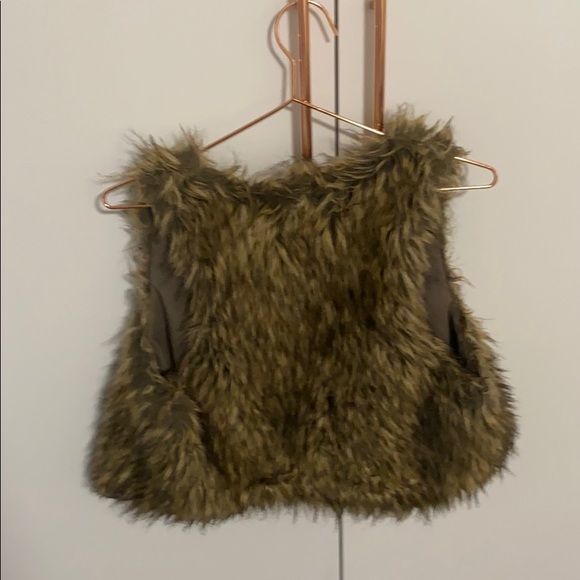Girl m/lg fake fur vest. - Picture 2 of 2